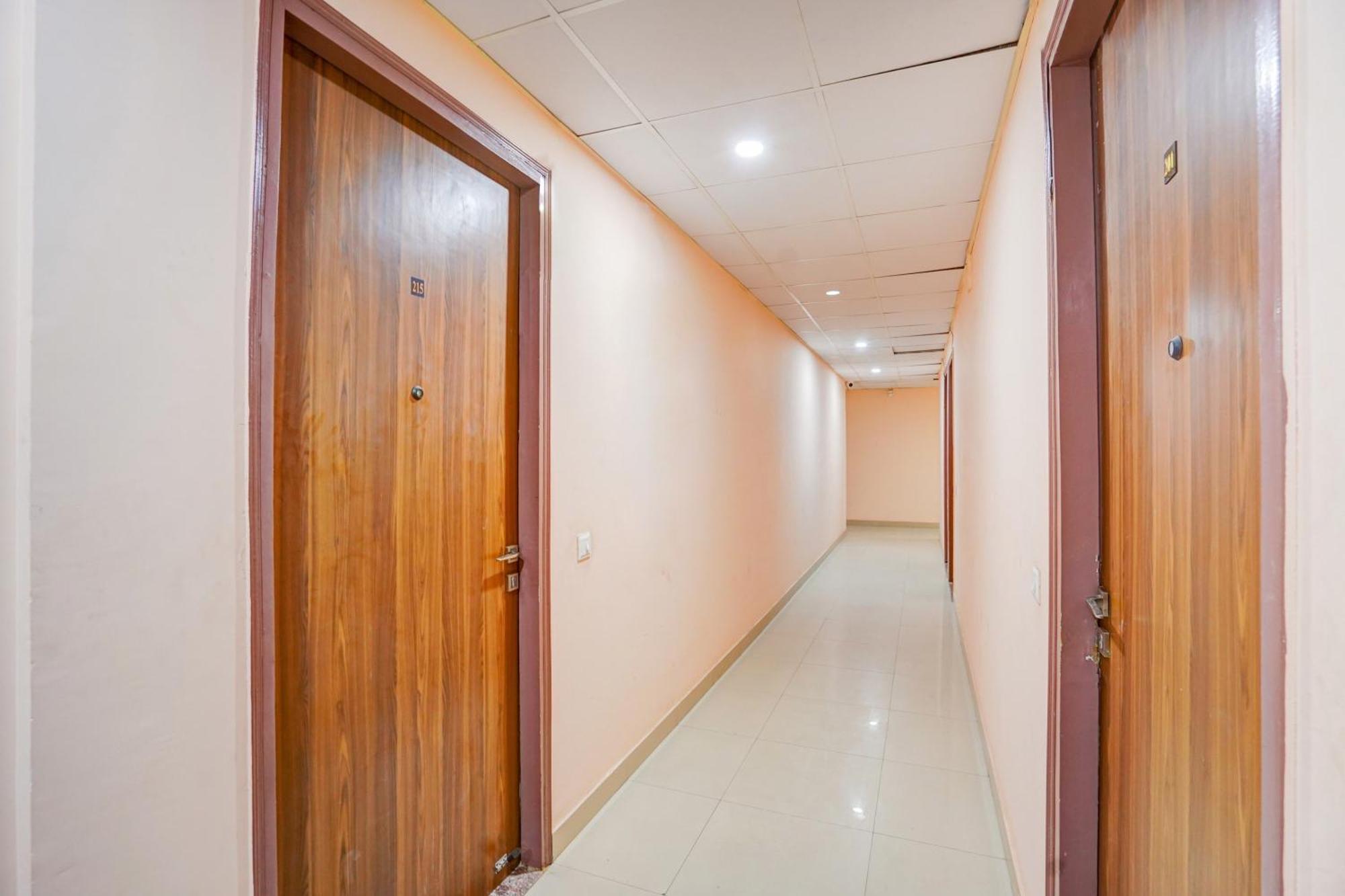 Super Collection O Sector 104 Noida 호텔 외부 사진